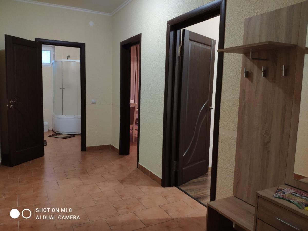 Apartments Domovik Мостова 5 Кв 44 Mukatjeve Exteriör bild
