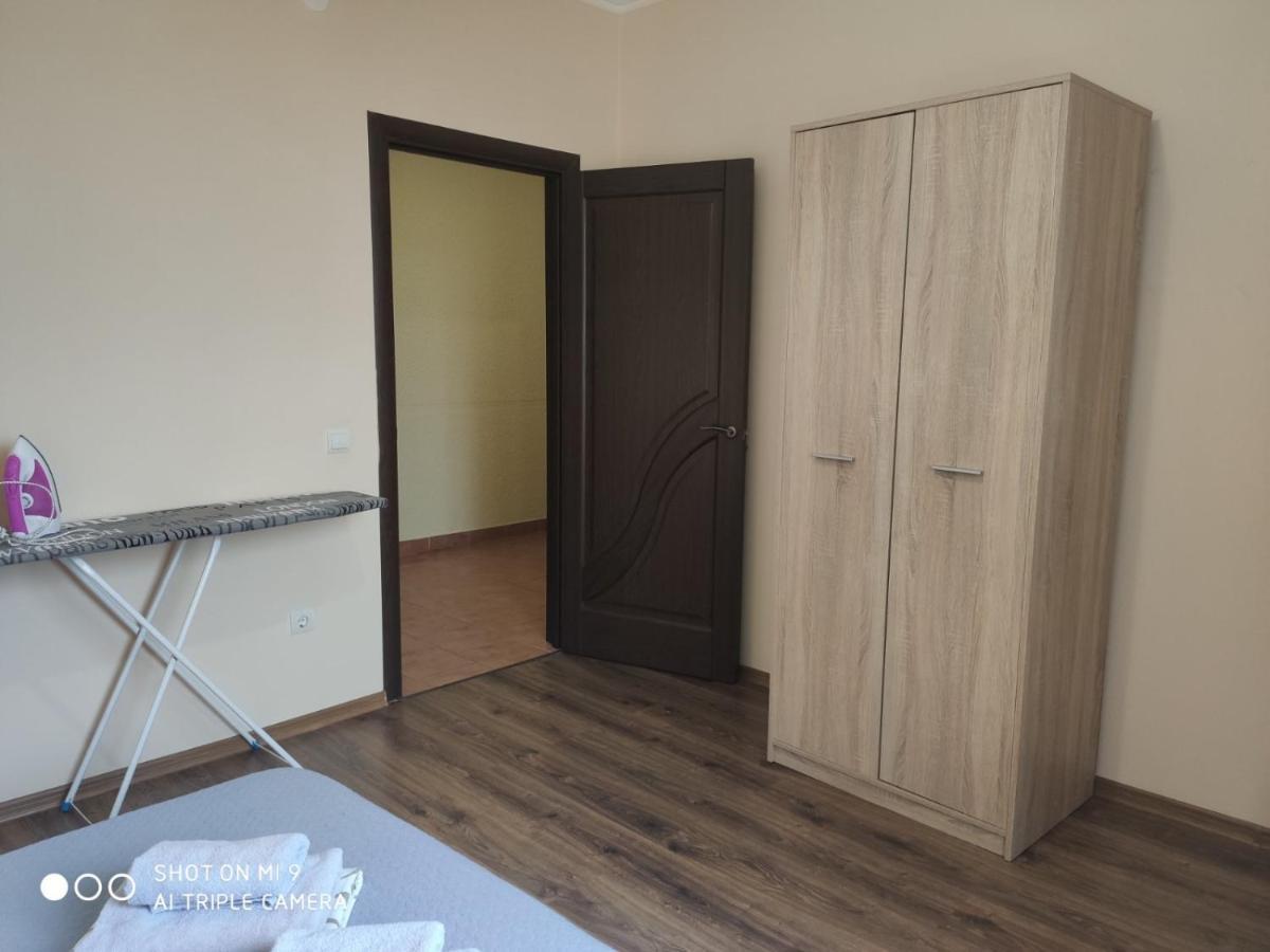 Apartments Domovik Мостова 5 Кв 44 Mukatjeve Exteriör bild