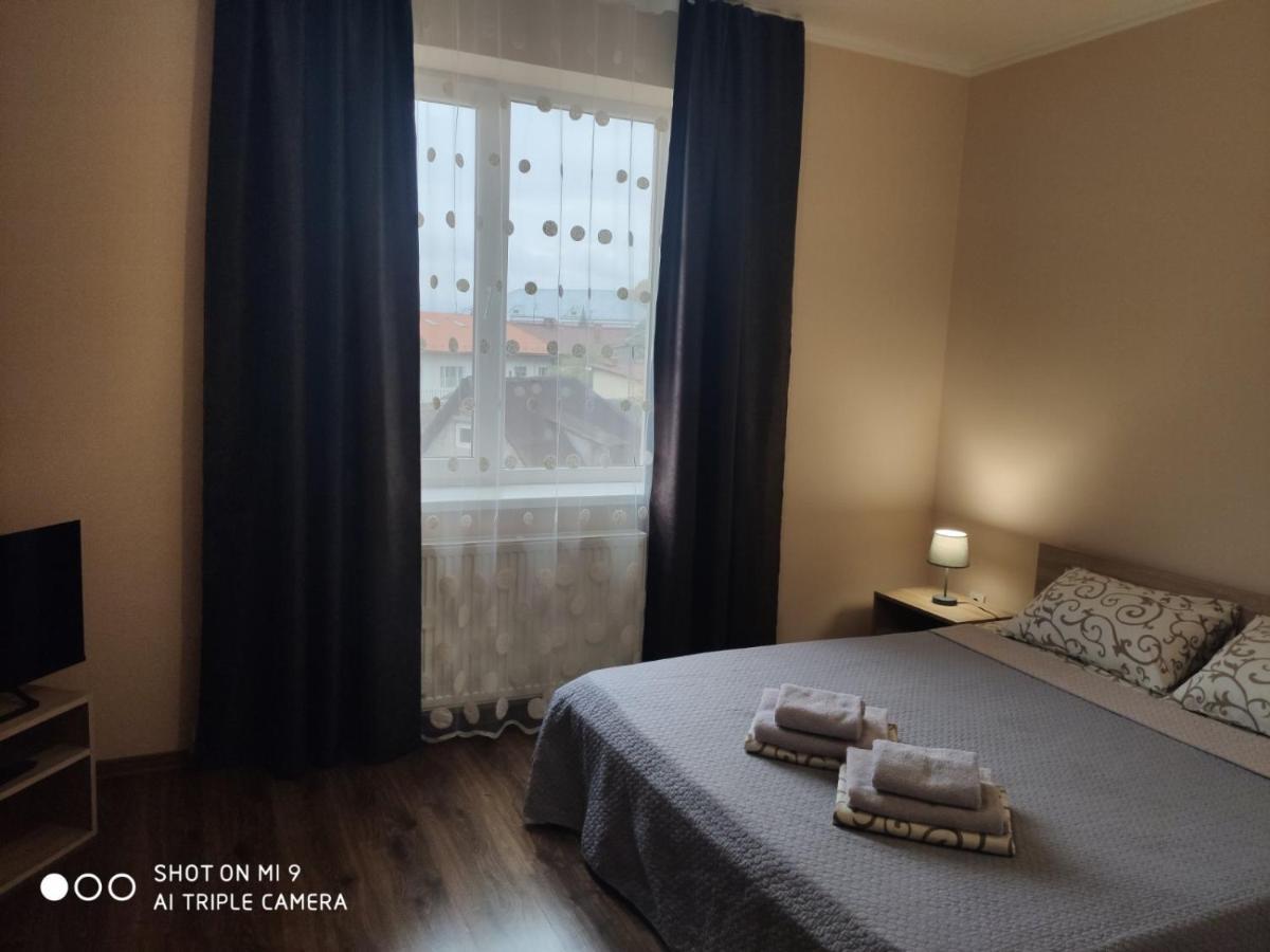 Apartments Domovik Мостова 5 Кв 44 Mukatjeve Exteriör bild